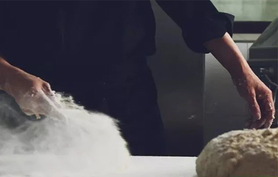 ����ʱ�̣�����������������������Ĺ��¡����ڼ���